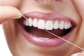 Mate as bactérias de inanição, confie no poder do fio dental.